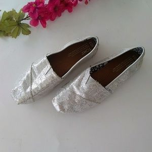 {EUC} Silver Sparkle Toms Size 7.5